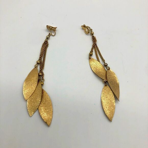 💝Dangle 3 Leaf Earrings in gold tone - Picture 2 of 3